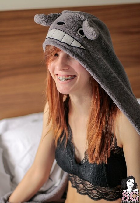 Elithes schauspielerin sexy bilder