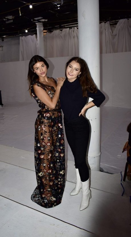 Holly Scarfone top exklusive galerien