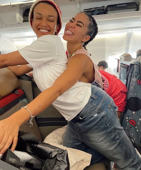 Nadia Jaftha top sexy bild