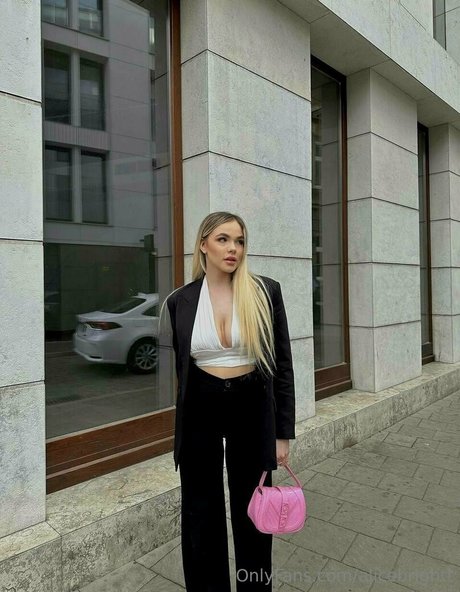 alicebrightt model sexy bild