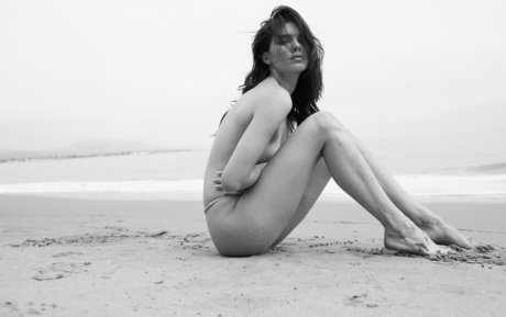 Kendall Jenner erotische akt bilder