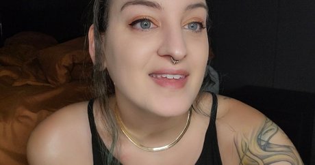 MalAfterMidnight schöne pornostar foto