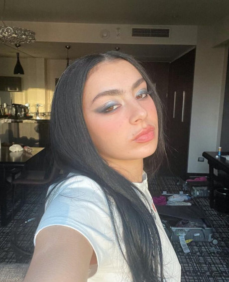 Charli XCX nette bild