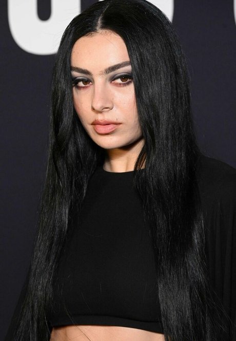 Charli XCX hd porno galerie
