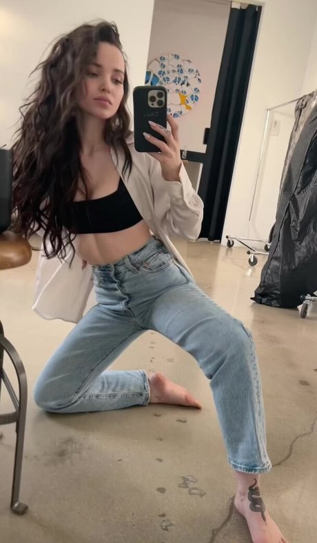 Dove Cameron top nackt galerien