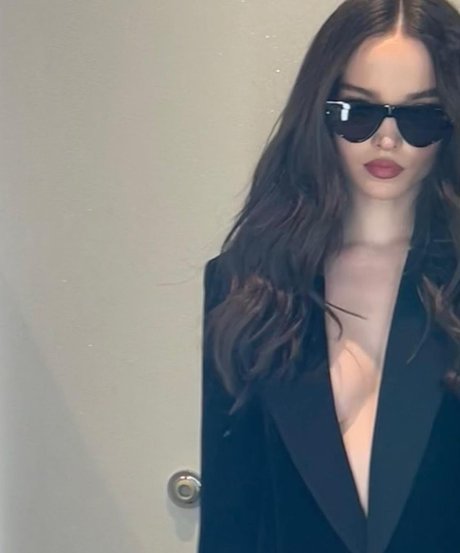 Dove Cameron top freie galerien