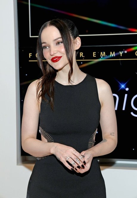 Dove Cameron schauspielerin schöne bilder
