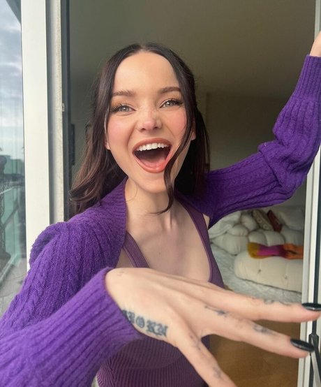 Dove Cameron exklusive sexy foto