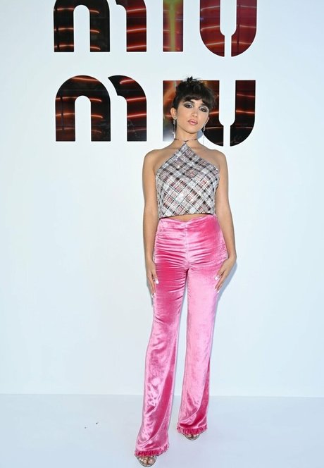 Rowan Blanchard kunst akt bild