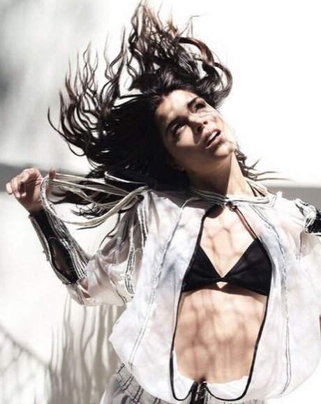 Marie Avgeropoulos schöne pornostar foto