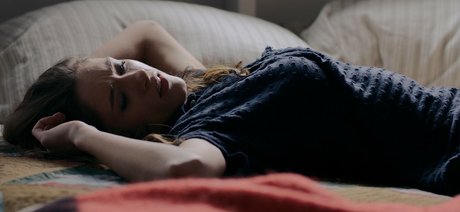 Natalia Dyer top nackten bild