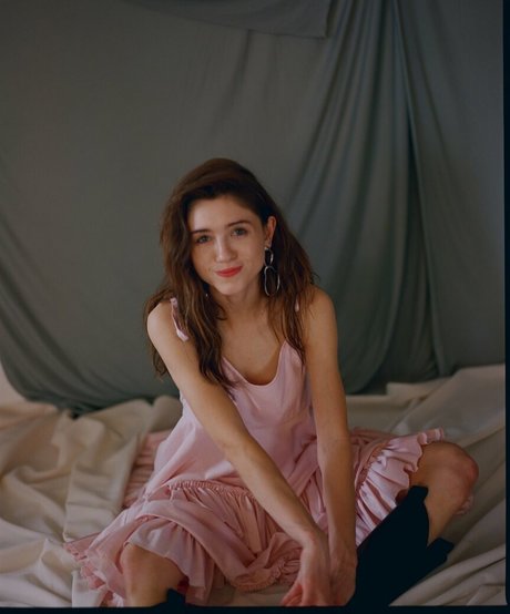 Natalia Dyer erwachsene pornostar galerien