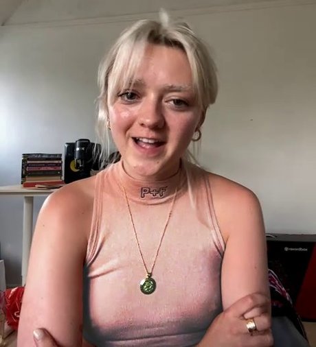 blonde junge onlyfans hübsche nette fotos