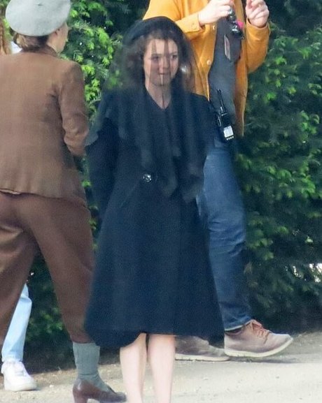 Maisie Williams xxx sexy bilder