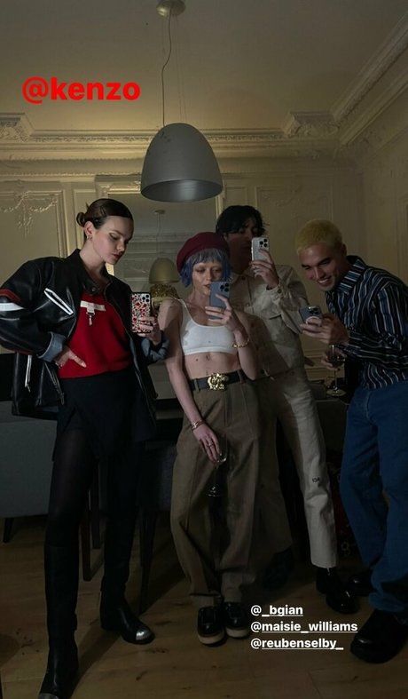 Maisie Williams model sexy galerie