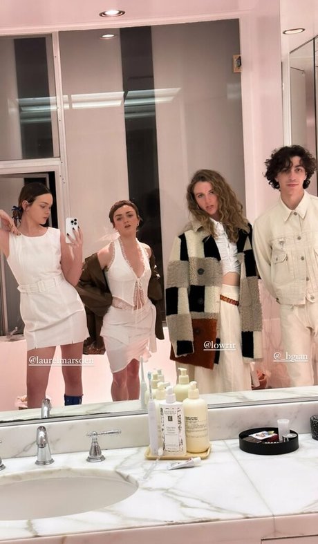 Maisie Williams erotische schöne galerien