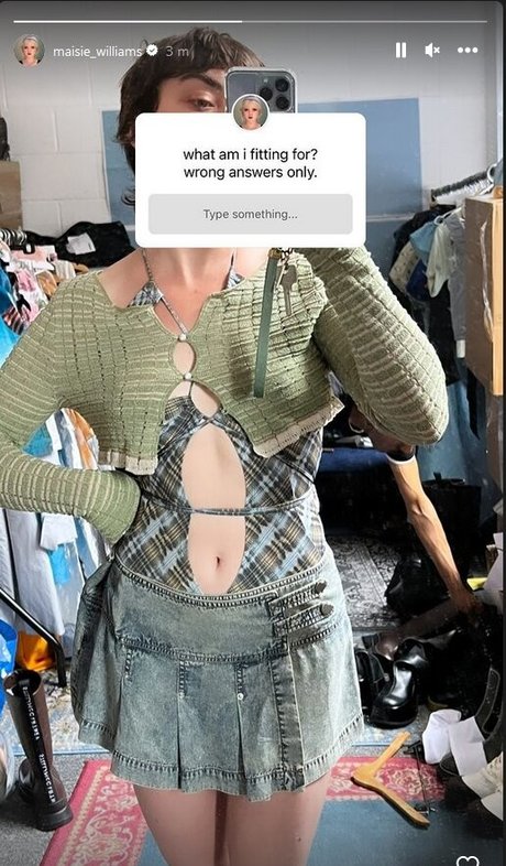 Maisie Williams model akt bild