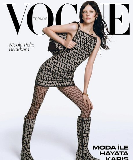 Nicola Peltz top nackt bild