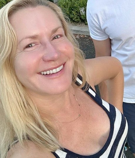 Angela Kinsey perfekte erotische archiv