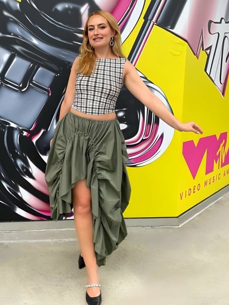 Amelia Dimoldenberg nackt xxx foto