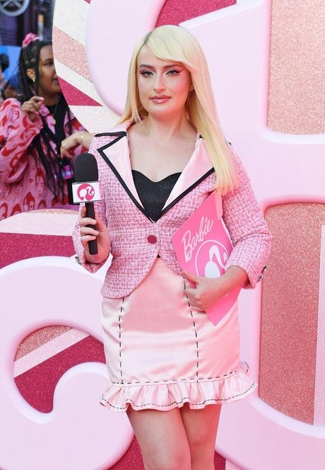 Amelia Dimoldenberg model nackten galerie