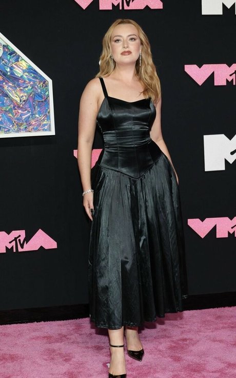 Amelia Dimoldenberg hd nackte archiv