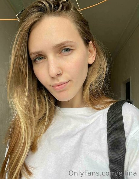 e lina perfekte heiße bild