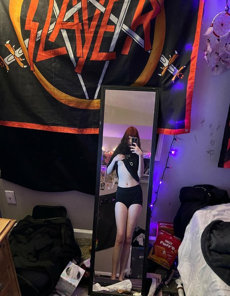 nackte rothaarige onlyfans hübsche schöne bild