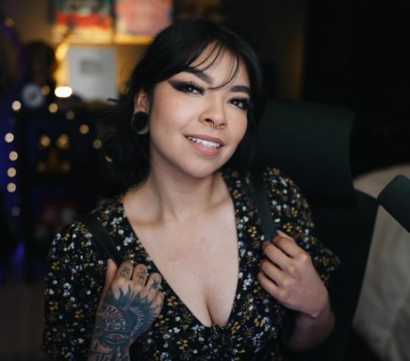 Aileen Senpai model erwachsene bild