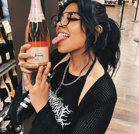 Aileen Senpai hd nackte galerien