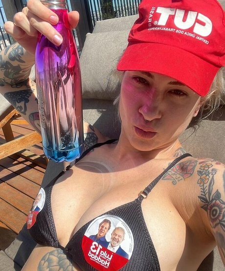 Mariana Ayres model nackten bild