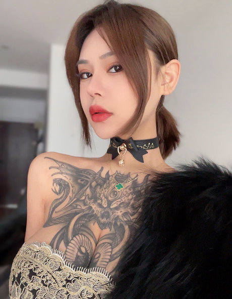 asiatischer dreier onlyfans erotische perfekte bilder