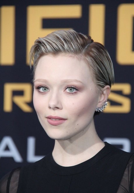 Ivanna Sakhno beste nackt bild