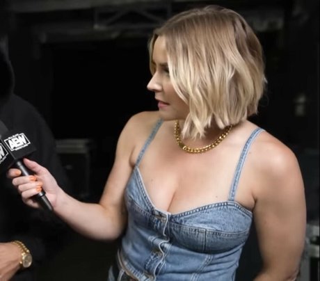 blonde sekretärin onlyfans erotische akt bilder