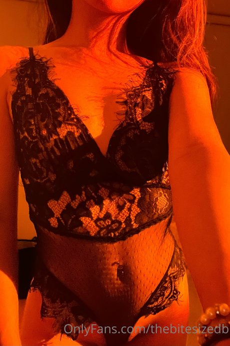 The Bite Sized Bitch sexy nackten fotos