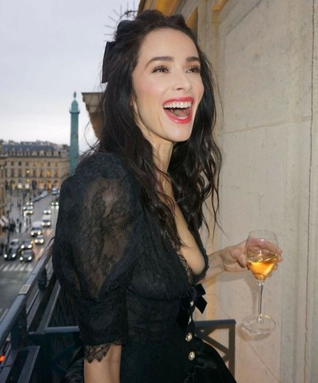 Abigail Spencer pornostar kunst galerie