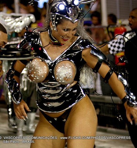 Livia Andrade exklusive nacktheit bilder