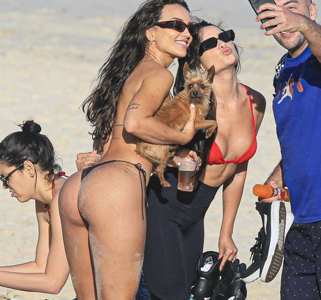 Rafa Kalimann nackt perfekte bild