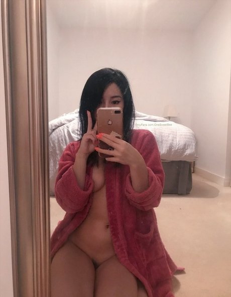 onesweetbee sexy kunst galerie