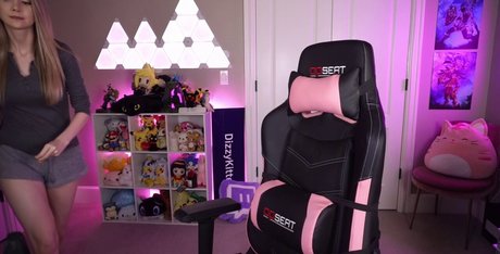 Dizzykitten model nackt galerie