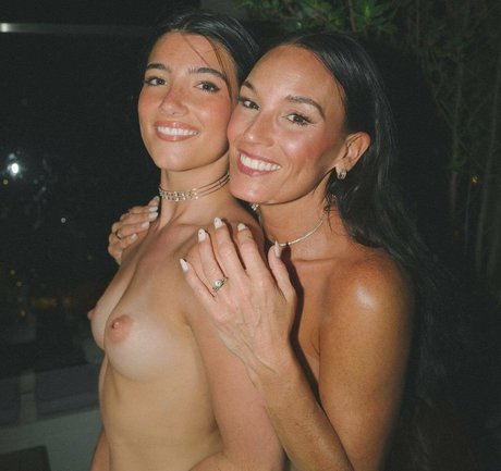 Charli D Amelio pornostar nackten bilder