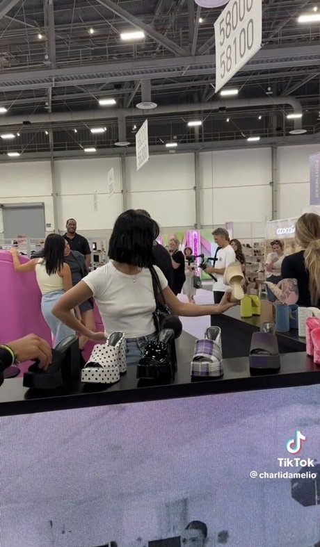 Charli D Amelio schöne nackt fotos