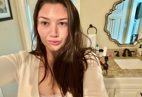 Alyx Star kunst nette archiv