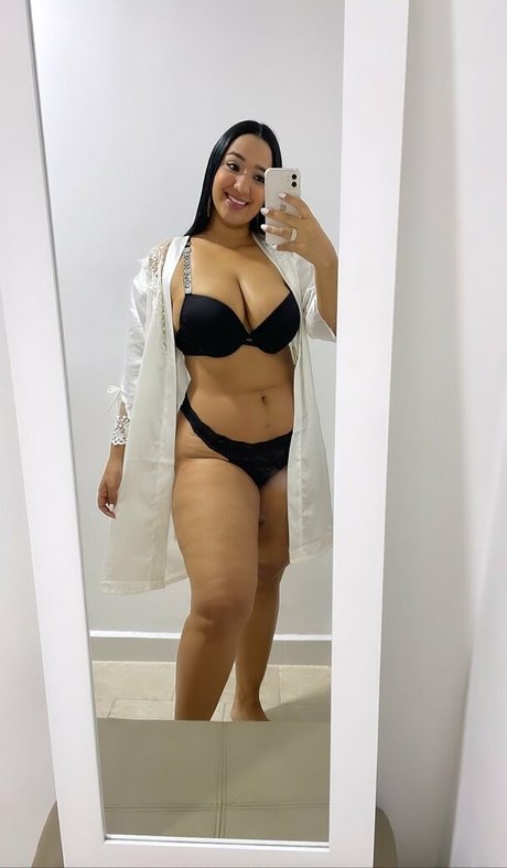 Adriana Jinett heiße nackten bild