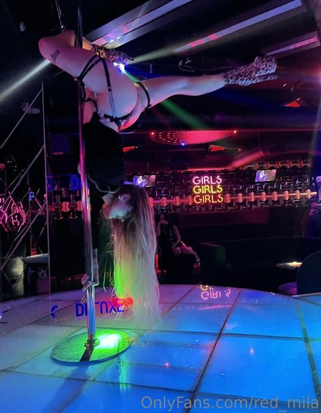 red mila erwachsene akt bild