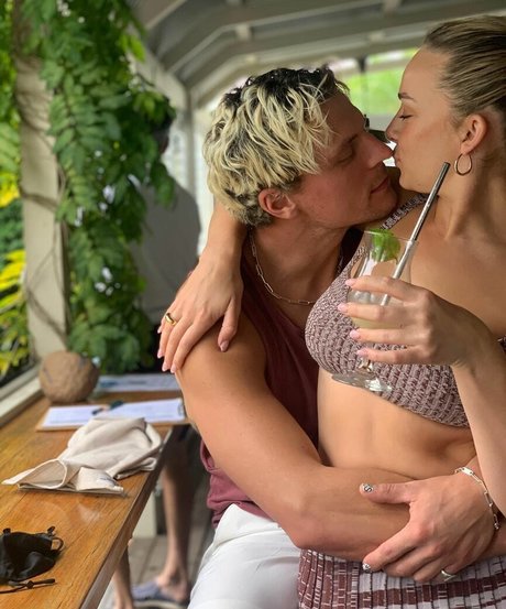 Abbie Chatfield heiße kunst archiv