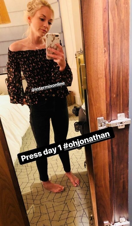 heißeste rothaarige onlyfans erwachsene top foto