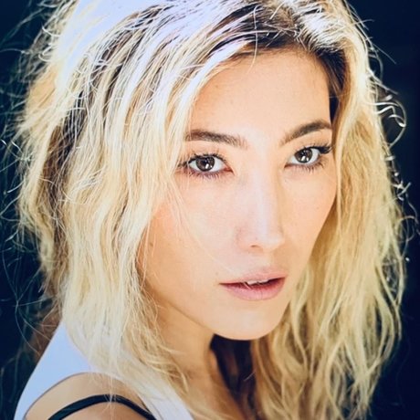 Dichen Lachman hübsche perfekte bild