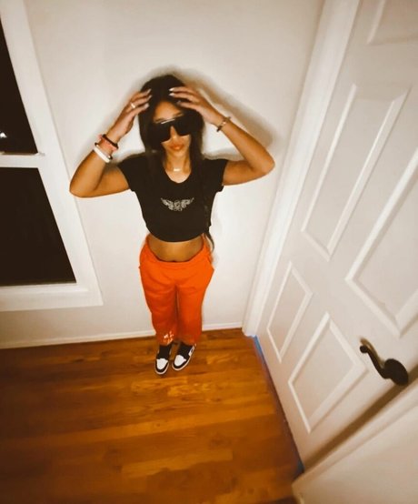 Lyla Troglin erotische kostenlose archiv