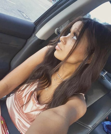 Lyla Troglin erwachsene hübsche archiv